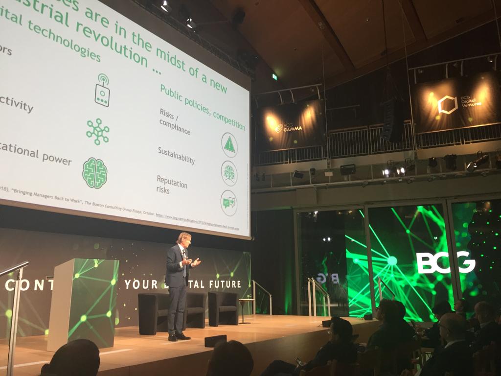 BCGinItaly's tweet photo. Yves Morieux (@BCG): "Oggi siamo nel mezzo di una nuova rivoluzione industriale. È necessario avviare una trasformazione: questo significa non solo cosa un'#azienda fa ma anche come lo fa". #BCGdigitalfuture https://t.co/vElgDelu7l