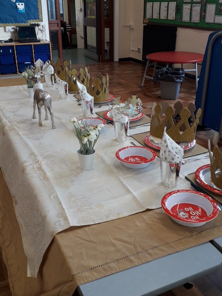 PendrefYsgol's tweet photo. We are excited for the first  golden table celebration meal! #pr4l # https://t.co/mjsOs3pTVT