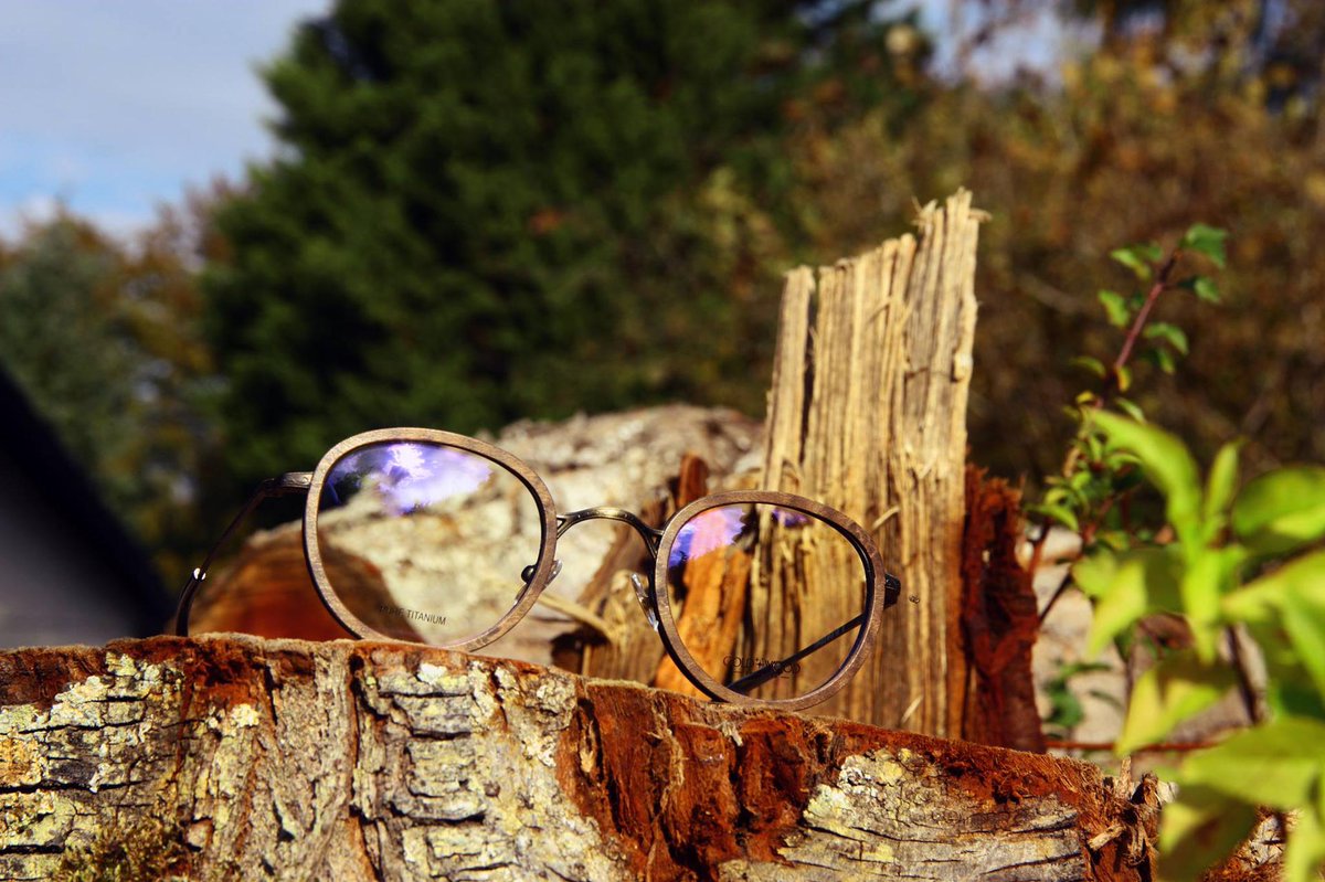 LOpticiens's tweet image. Les belles couleurs de l'automne mise en valeur avec la collection Gold &amp;amp; Wood. Manufacture Luxembourgeoise au savoir faire artisanal réputé.

#Goldandwood #eyepieces #lempereuropticiensrouen #lunettes #mode #createur #opticien #lempereuropticiens