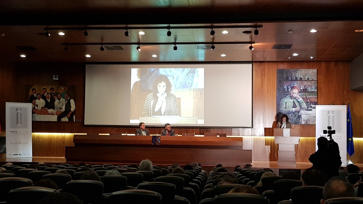 FundecytPCTEX's tweet photo. 300 asistentes se dan cita en el Foro Innova Extremadura 2018 #innovaEx18 en @ccmijesususon #Cáceres para debatir el futuro de la región desde la I+D+i: https://t.co/LIujB7T5fQ https://t.co/WQhb0BL7Xo