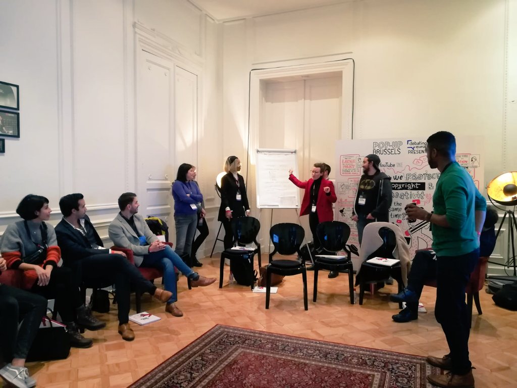 TYNasbl's tweet photo. Hier, TYN participait au workshop "Be Internet Citizens " organisé par @google, Youtube Creators For Change &amp; ISD.
Au programme : travailler sur le développement de l'esprit critique des jeunes dans leur utilisation des réseaux sociaux.
Avec la participation d'@mylesdyerofficial https://t.co/ZU0LHt8U6O