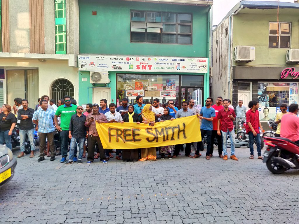 ashrafiaano's tweet photo. Free @AliHashimSmith1 Now
#FreeSmithNow https://t.co/bHpwSWDBlb