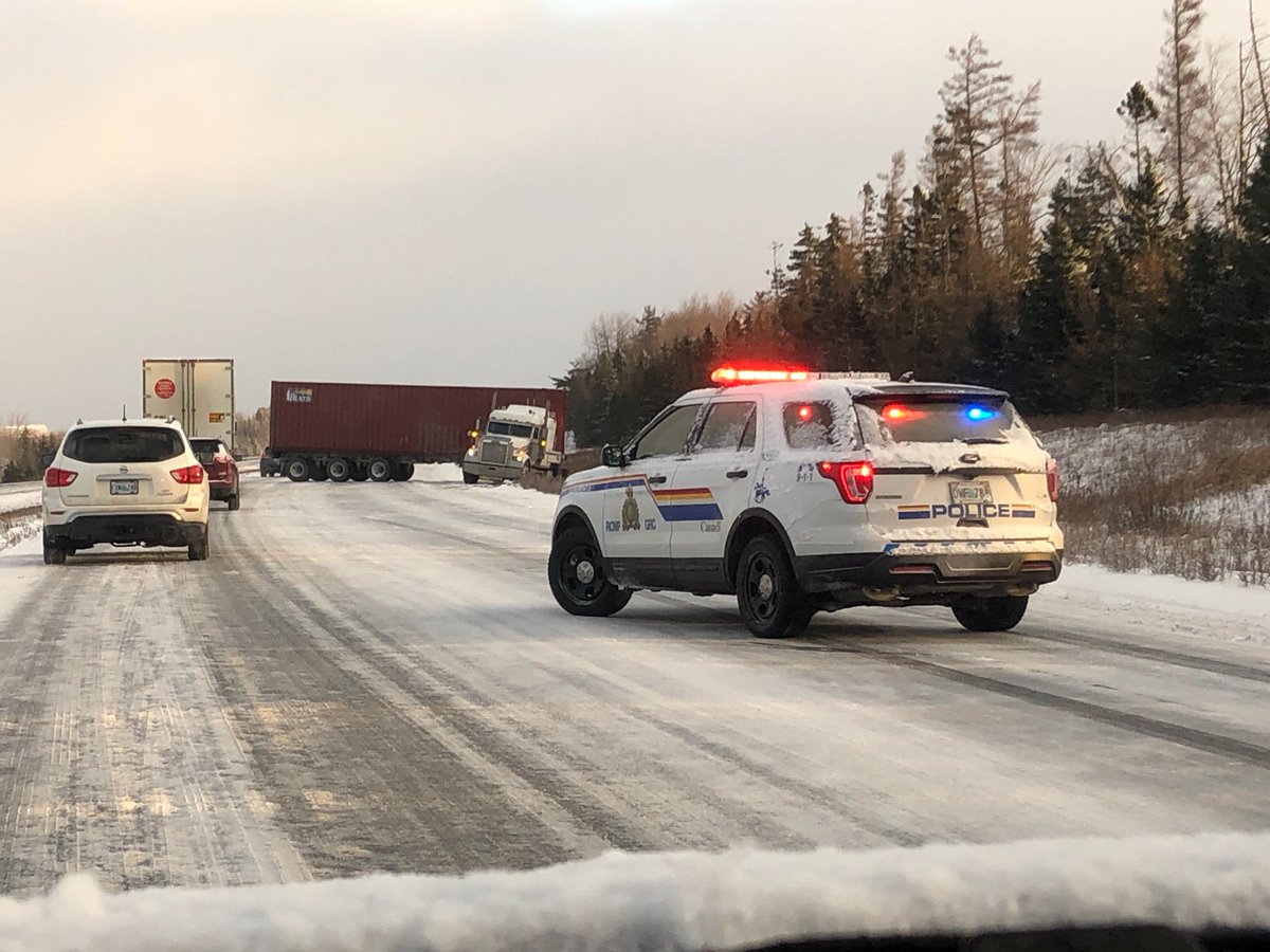 RTWOT's tweet photo. @CBCHfxTraffic btwn 9 n 10 on 102 towards Truro https://t.co/urgXvYXoQL