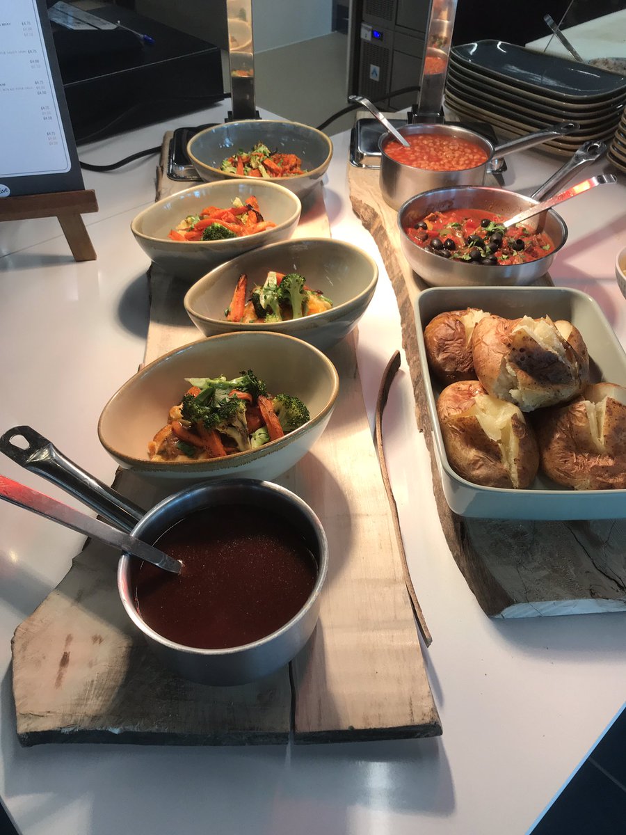 cafeno10's tweet photo. Bistro dish today is shepherds pie with roasted carrots and broccoli.
Hot snack is Spicy Mumbai burger with carrot and onion chutney @around_thelake  @cafeno10  
Bon appétit 😊 https://t.co/IwaFq3yvjS