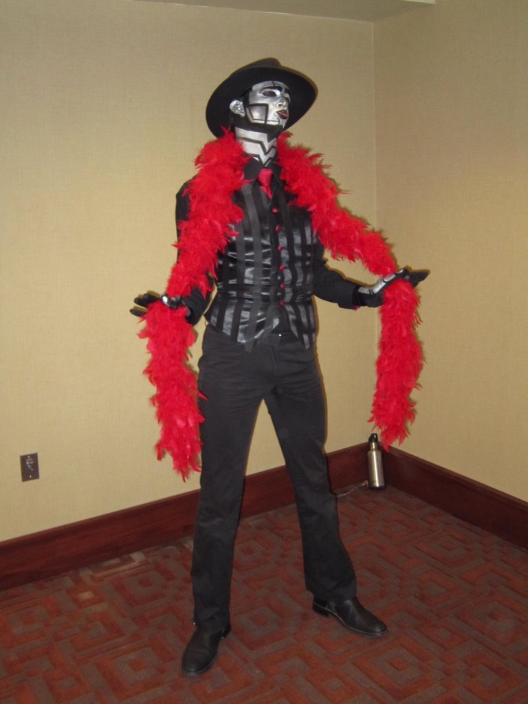 Meefling's tweet photo. These spot the difference games are getting harder #steampoweredgiraffe #spg #redboa #makeup #robot https://t.co/iAWWb52WJV