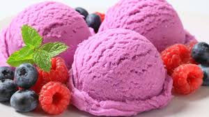 ايس كريم الفاكهة لايت
أدخلي الزبادي والفاكهة والحليب إلى الفريزر لـ20 دقيقة
 ضعي كل مكونات الوصفة في الخلاط الكهربائي واهرسيها لمدة 4 دقائق حتى تتجانس المكوّنات
أسكبي المزيج في وعاء وأدخليه غلى الفريزر حتى تجمد البوظة
 قدمي البوظة في كاسات  وزيّني وجهها بالفاكهة الطازجة