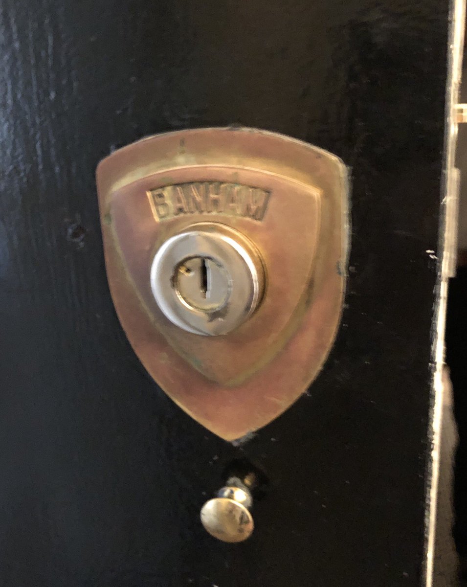 Call to a gain entry to a @BanhamSecurity L2000 BS Latchbolt.... door opened in under 1 minute.
This is the door after the gain entry
#KNOWLEDGE 
#nde #nondestructiveentry @IslandLocks @MLA_locksmiths