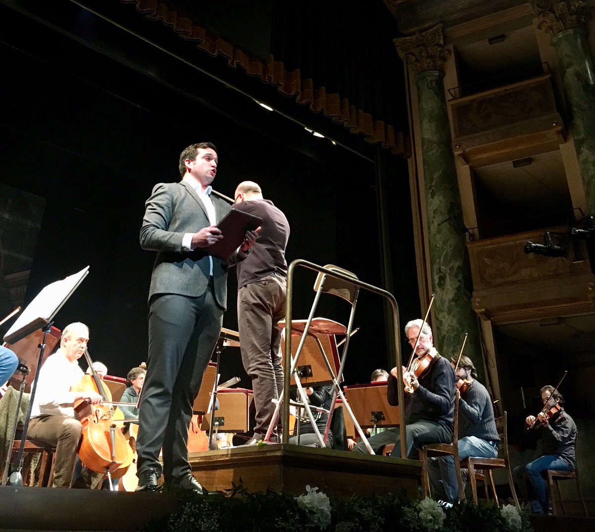 OrchestraRai's tweet photo. Prova generale al Teatro Sociale di Bergamo. 
Questa sera concerto inaugurale del @donizettiopera diretto da @riccardofrizza con @Soprano_JPratt @barcellonadani @andu_xabi @LEVYSEKGAPANE https://t.co/jB7AtL0vLW