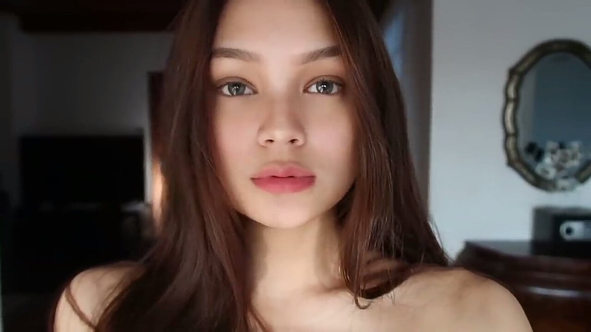 CherfahHime12's tweet photo. ใครที่ชอบ หรืออยากแต่งหน้าแบบ Natural Makeup look  หรือ everyday Makeup look สวยธรรมชาติเหมือนไม่ได้แต่ง(ออกสาย ฝ. หน่อย)  แนะนำ #บตบก ฟิลิปิน คนนี้เลยค้าบ ใช้เครื่องสำอางน้อย(มากๆ) เขียนคิ้วสวย  คือดีมาก แต่งตามง่าย คลิปสั้นดูง่าย มือใหม่ควรดูงับ😊 #Howtoperfect https://t.co/yHQLSqgmjl