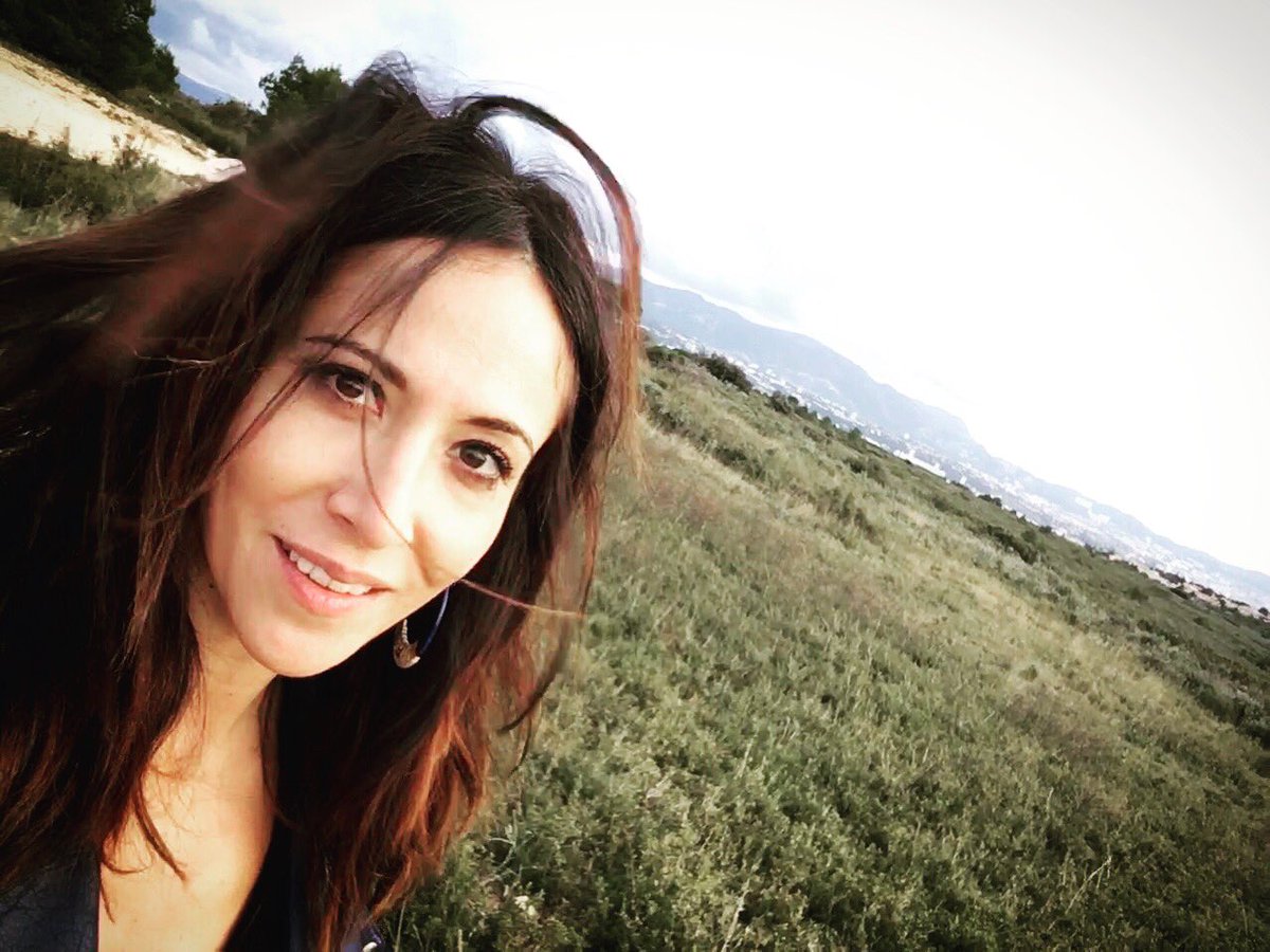 FABIENNE_CARAT's tweet photo. Fin de journée #coupé 🎬 #cheveuxauxvents #tetealenvers #onatoutdonné 🙈🙉😛🙃🤒👌 #vitedodo #demain ⏰ 5h30 #hautlescoeurs https://t.co/dfXMiTstOr