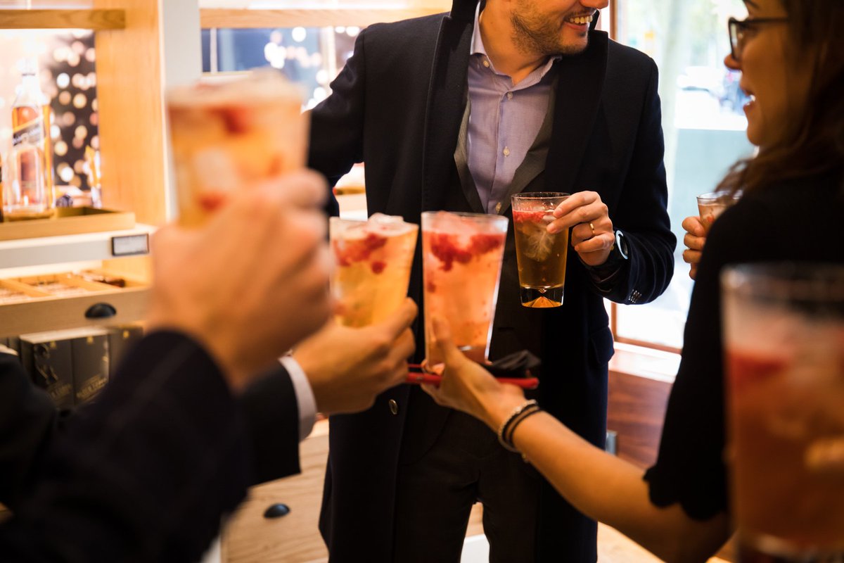 WorldClassSpain's tweet photo. Que no hay plan mejor que disfrutar con amigos es indiscutible, pero si encima es con cabeza y responsabilidad, son planes que se convierten en momentos inolvidables. #WorldClassDrinks #WorldClassSpain https://t.co/wXtOszC0qw