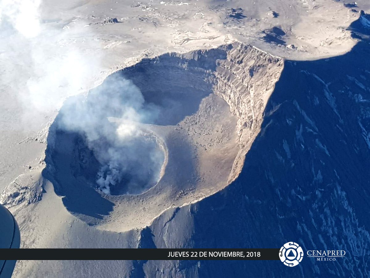 SkyAlertMx's tweet photo. Cenapred, con apoyo de @SEMAR_mx, realizó sobrevuelo al #Popocatépetl donde observara el domo de lava No. 80 de 250 m de diámetro por 30 m de espesor.

Semáforo de alerta en amarillo fase 2.

Vía @capacapa https://t.co/ddvs9cet88