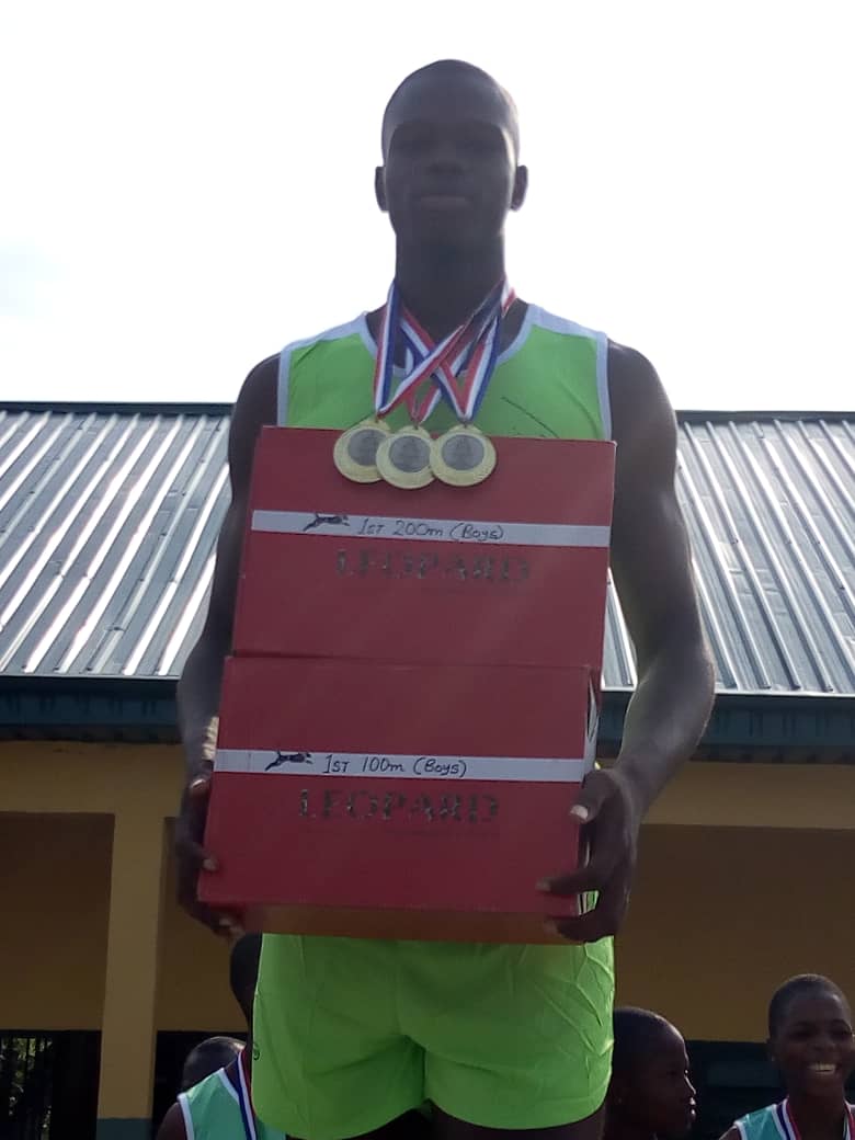 GCURELAYS's tweet photo. Talent and future sprint star, Oghenebrume Godson stole the show at the maiden edition of the GCU Relays. Endowed with firm and long athletics legs, the younger brother of commonwealth long jump champion Esebrume won both the 100m &amp; 200m races in the Boys category. #GCURelays2018 https://t.co/QNUDn5dh6h