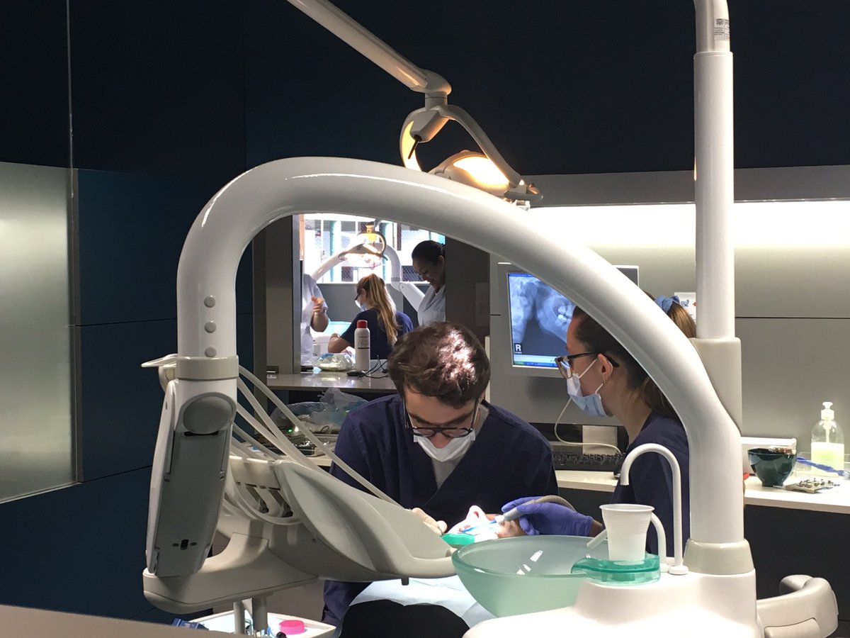 DrManich's tweet photo. Ayer estuvimos atendiendo con los alumnos de 5o de Odontología en la Clinica Solidaria del COEC a pacientes oncológicos. Estaremos allí cada 15 dias!
#coec #UICBarcelona #specialpatients #oncology #soydelauic https://t.co/VGyY0NV0do