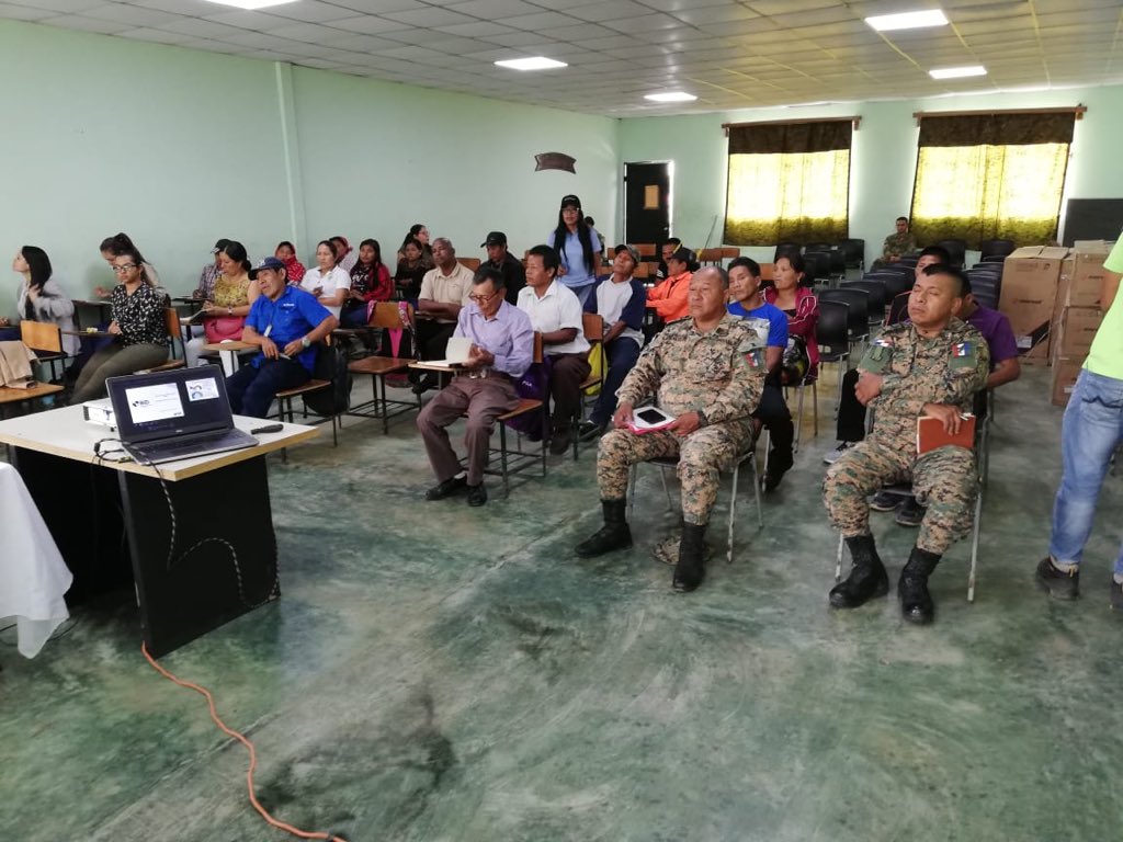 jrgg12's tweet photo. Estamos en #meteti #darien presentando el Programa #accesouniversal energía en #panama2030 tenemos participación y representación de Comunidades Rurales y Comarcas Indígenas presentes en el Territorio. Gracias por recibirnos! https://t.co/2VtFVrqe1x