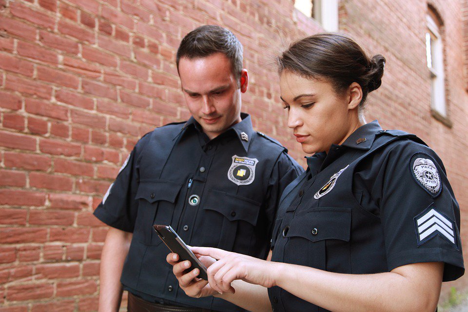 ResponderVC's tweet photo. #ResponderVentures presents a closer look at how a small policing community utilizes @scenedocinc to advance their LEO presence and streamline digital processes. Antlers is a small community in Southeast Oklahoma; population - 2,500 via https://t.co/OAXJN6WVSx

#SceneDoc #LEO https://t.co/fzfDbmnulT