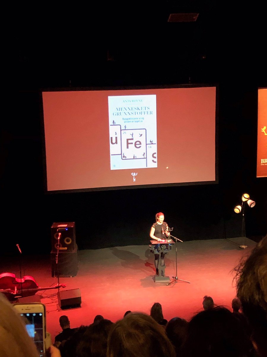 HildeLyn's tweet photo. Anja @anjaroyne holder vinnertale. Hun vant nemlig #bragepris i Åpen klasse: populærvitenskap! 👏🏻😍 https://t.co/ROzkI9vbo0