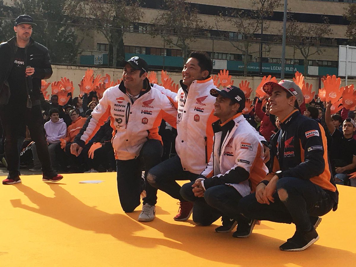 Hoy estamos de evento con <a href="/Repsol/">repsol</a> y el colegio <a href="/salesianosZAR/">Salesianos Zaragoza - #SomosFuturo</a>, ganadores del concurso Repsol #EquipoRepsolStopBullying. Se trata de una iniciativa con colegios, y con la música como hilo conductor, dentro de la campaña contra el acoso escolar #QuéTalEnElCole. 
¡Enhorabuena!