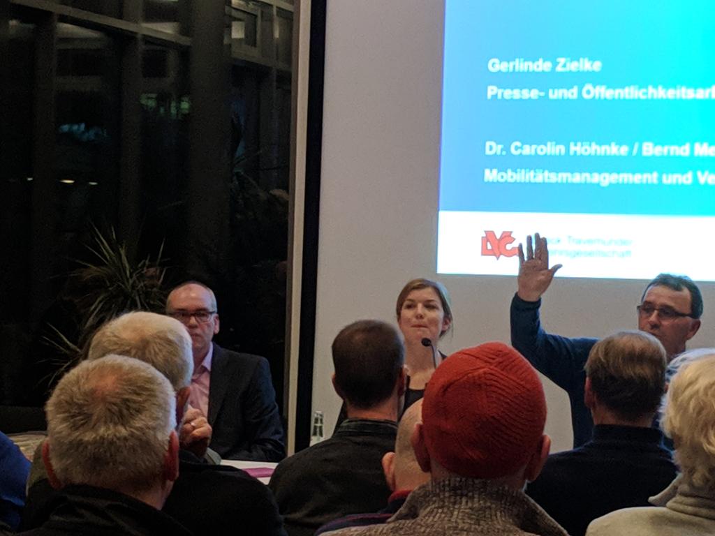 u98's tweet image. Bin beim BürgerDialog Busverkehr in Stockelsdorf.
#Bombenstimmung #Lübeck #NahSh