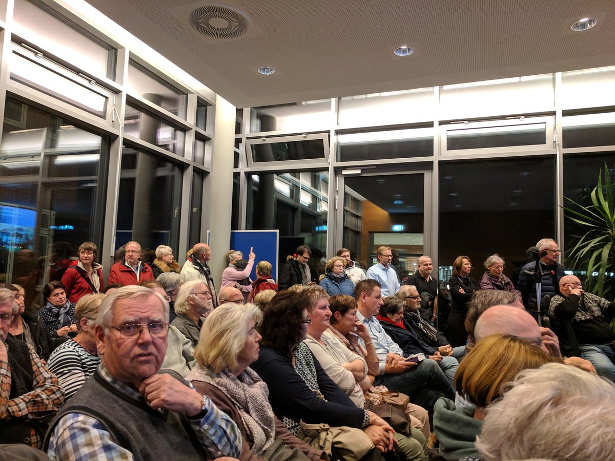 u98's tweet image. Bin beim BürgerDialog Busverkehr in Stockelsdorf.
#Bombenstimmung #Lübeck #NahSh