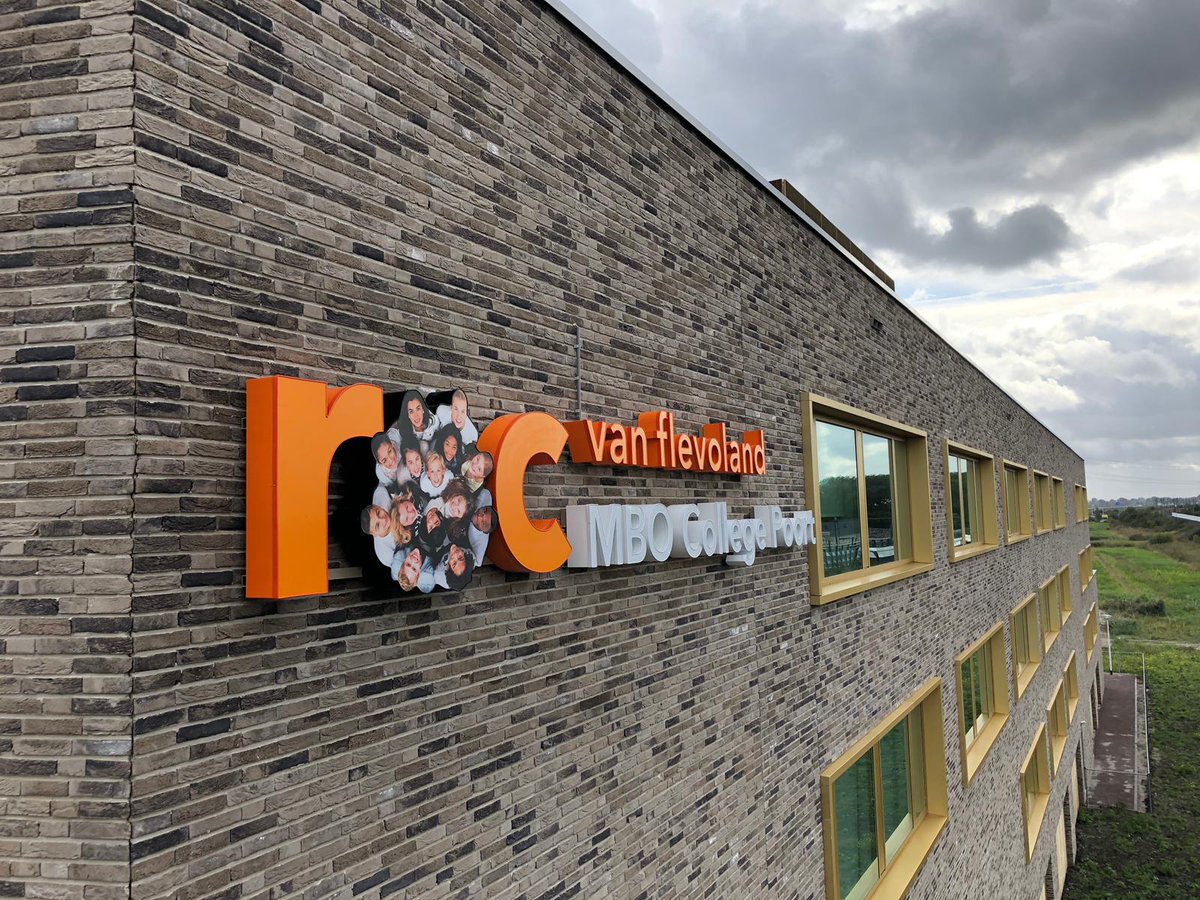 DVPD's tweet image. Roc van Almere is weer goed #herkenbaar met een door ons aangebrachte #gevelreclame !