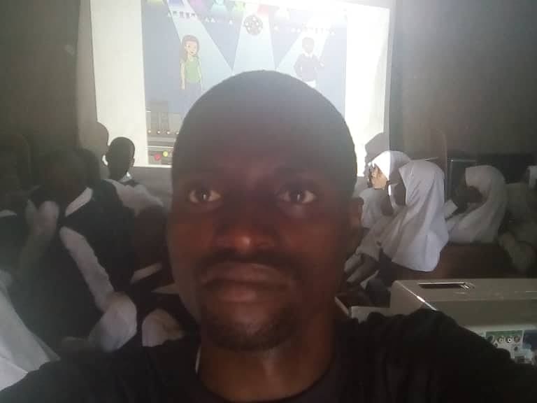 TQClubOyo's tweet image. Kids at Alhayu School engaging themselves in their First Session. They built a Simple Quiz for themselves which is centred on their School. 💪💪

#TechQuestClub #StemClub