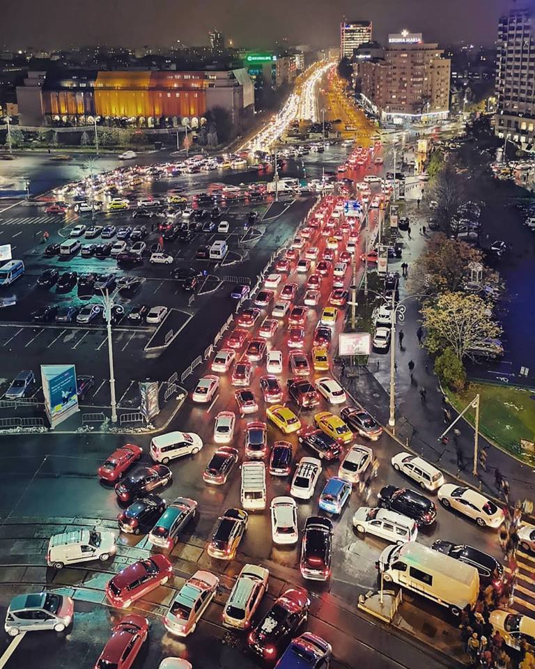 Rush hour in #Bucharest
Better to be pedestrian though🤔😆
#ThursdayThoughts