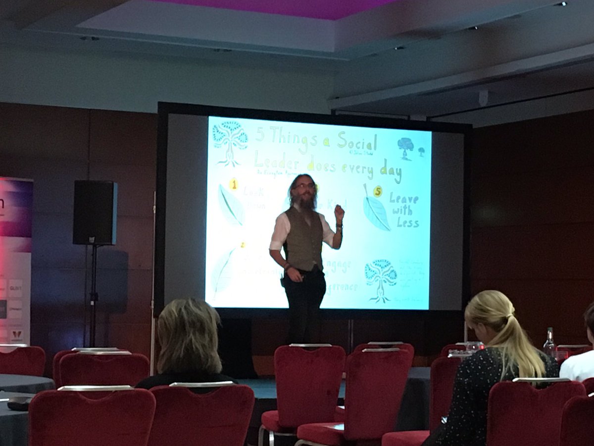 StuartPacker's tweet photo. Can I say mesmerising nerdiness?
This chap @julianstodd is giving the most amazingly interesting talk on Leading with Trust - gorgeously crucial.
#SocialLeadership #AuthenticStorytelling #TruthWorks
#Wisdom #HRVision18 https://t.co/TrmZcvfwWe