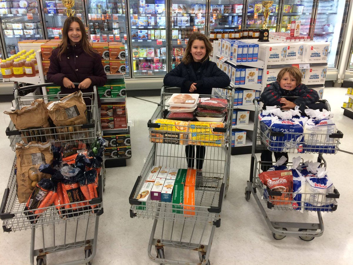 BethanyHopeCtr's tweet photo. #TBT! This photo is from last Dec when we 1st met this generous family.  The Sibleys shopped, stocked our shelves &amp; sponsored our #NourishLunchBoxProgram.  So excited to meet up again! Stay tuned for this year's generous act!  #RaisingCharitableChildren #BHCAngels #Community https://t.co/5lp8GBMhxh