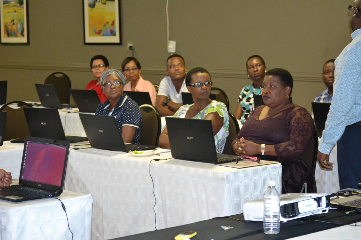 LimpopoCon's tweet photo. Limpopo Connexion together with DPSA's @TireloBosha Funding facility and funds from the Belgium Government, we have thus far trained more than 550 teachers in basic ICT literacy! We are targeting 675 teachers in total as part of the #OfflineContent project #eEducation. https://t.co/0rUne4HgDq