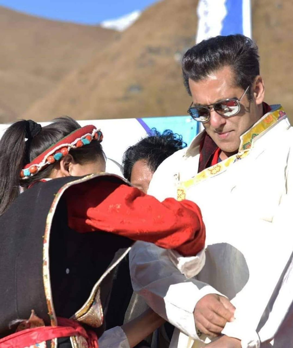 arshi_salman's tweet photo. #Salman at Mechuka Adventure Festival n MTB Arunachal 2018 In Arunachal Pradesh #Beinghumancycle ๐๐๐๐ https://t.co/fzunYSBqEe