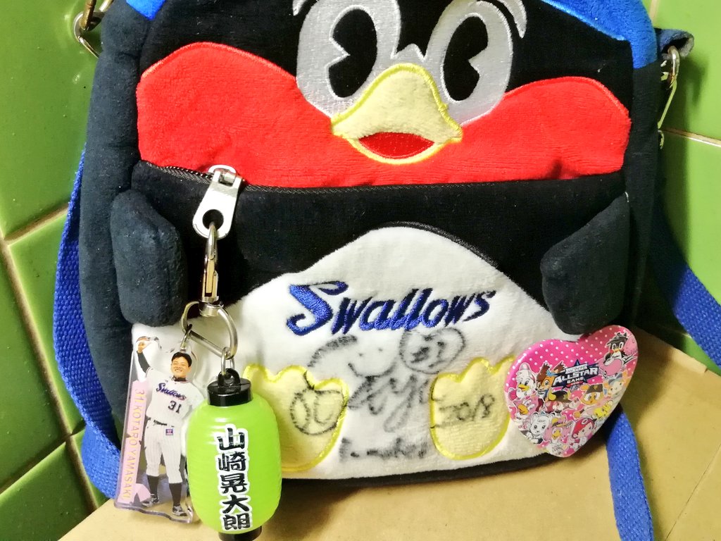 pk_momone2's tweet photo. 背番号1｢SAYU｣

・8年目
・｢彩｣｢導｣
・今季卒業メンバー

｢盛り上がってますか～？PassionリーダーのSAYUです！｣

その名の如く、イニング間を華やかに彩った貴女の声とも、明日でお別れです。

｢SAYU｣から｢彩友｣へ。

次なる舞台での活躍、
期待しています。

#Swallows
#Passion
#1SAYU https://t.co/6y3f4VK6Tp