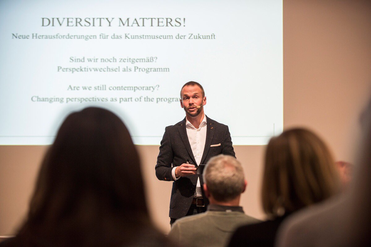 #Diversity Credits for those organizations who dare to put this on their agenda. Yesterday I was #moderator on behalf of @K_SammlungNRW and @ZAKNRW to discuss with <a href="/YilmazDziewior/">Yilmaz Dziewior</a>, Ngaire Blankenberg and the audience how museums can relate to diversity 📷©️ZAKNRW Vladimir Wegener