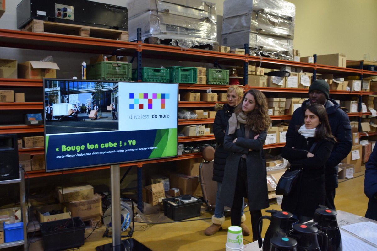 GroupeSogaris's tweet photo. Semaine de l’#innovation : les équipes Sogaris se mettent dans la peau de livreurs pour tester la pixel, le véhicule intelligent de @xytlive ! Pas si simple. Bravo à l’équipe gagnante. https://t.co/S2AVYVpDkn