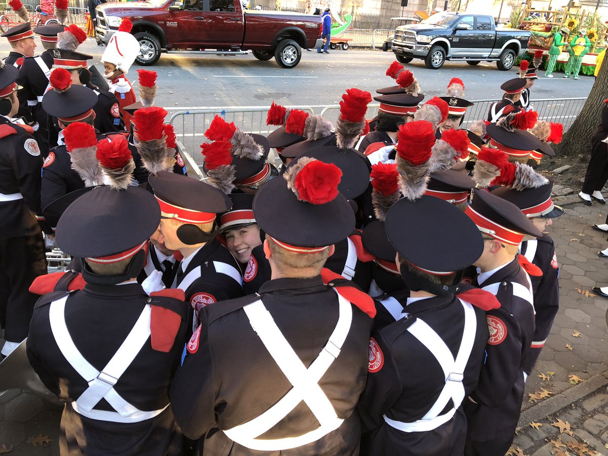 3️⃣0️⃣ minutes until TBDBITL steps off in the #MacysParade!