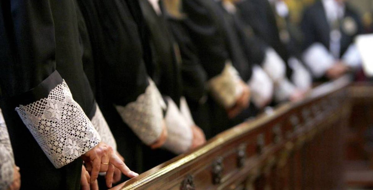 El Supremo confirma la condena de 10 años de inhabilitación al juez Presencia por prevaricación. Impone además una multa de 3.600 euros por haber sobreseído una querella por delito de estafa contra una persona con la que mantenía una relación de amistad. buff.ly/2BpJaV4