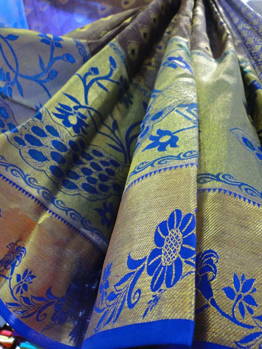 kvicindia's tweet photo. The #KhadiIndia Pavilion at #IITF2018 - Pragati Maidan is showcasing exquisitely handcrafted sarees with intricate designs. Come and celebrate the essence of handcrafted.
#ThursdayThoughts #ThursdayMotivation https://t.co/tlcuTf6AnN
