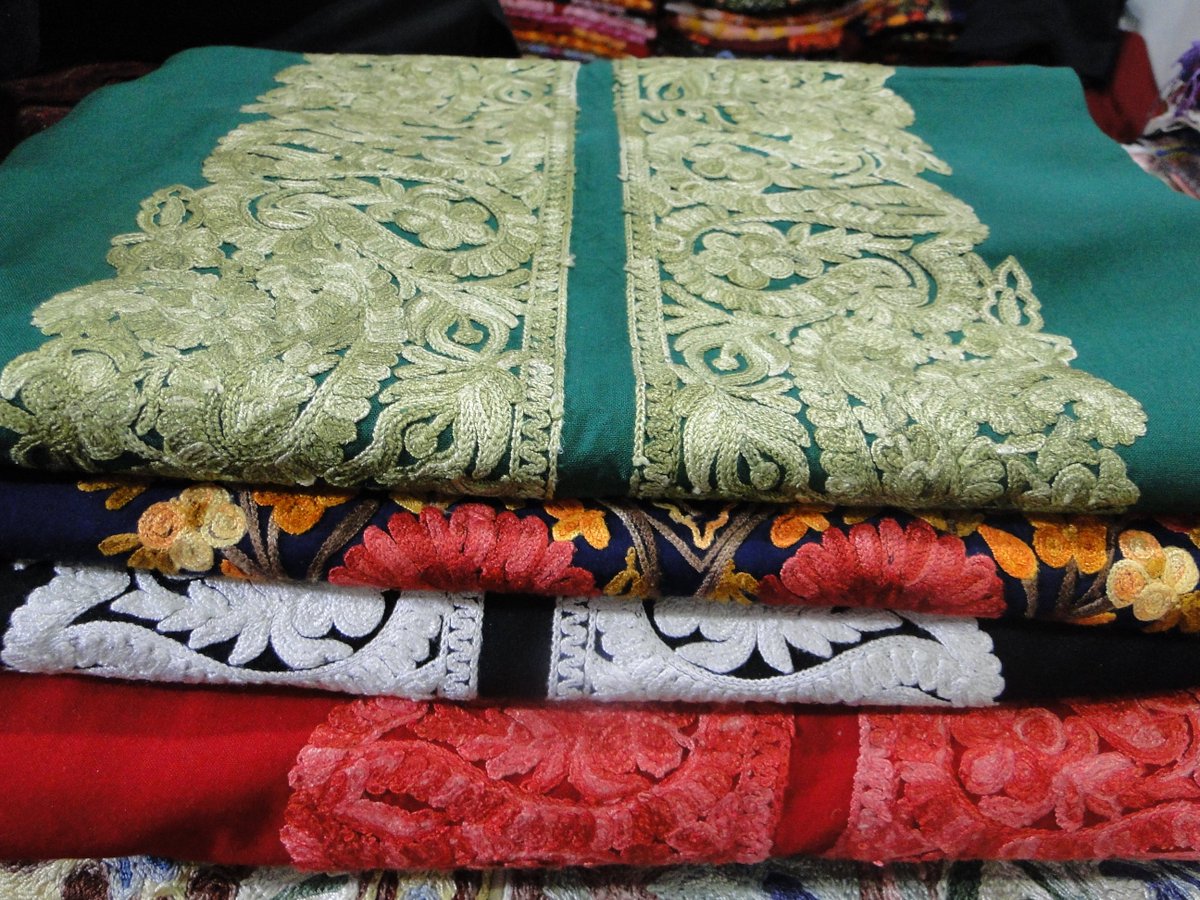 kvicindia's tweet photo. The #KhadiIndia Pavilion at #IITF2018 - Pragati Maidan is showcasing exquisitely handcrafted sarees with intricate designs. Come and celebrate the essence of handcrafted.
#ThursdayThoughts #ThursdayMotivation https://t.co/tlcuTf6AnN