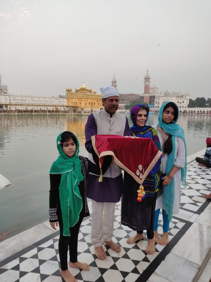 WeTheSikhs's tweet photo. Glimpses of @therealkapildev &amp; Mr. @TheSethiAjayK at the Golden Temple as they seek blessings on the occasion of 550th Gurupurab celebrations! Stay tuned for more!

#WeTheSikhs #GuruPurab #550thcelebration #KapilDev #HarmandirSahib #GoldenTemple #Amritsar https://t.co/YX3cUJrTtc
