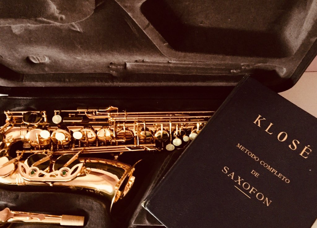 #SantaCecilia que recuerdos, siempre organizábamos un concierto en su honor. Tocaba el saxofón.  La #Música me da la #Vida #DíaDeLaMúsica