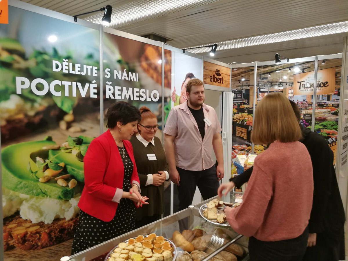 Pekař, prodavač, skladník i obchodník. Žákům dáváme možnost získat odborné dovednosti na různých pozicích. Probrat to s námi mohou osobně na 2⃣3⃣. ročníku tradičního středoškolského veletrhu #ScholaPragensis, který dnes odstartoval v <a href="/KCP_CZ/">PragueCongressCentre</a>.