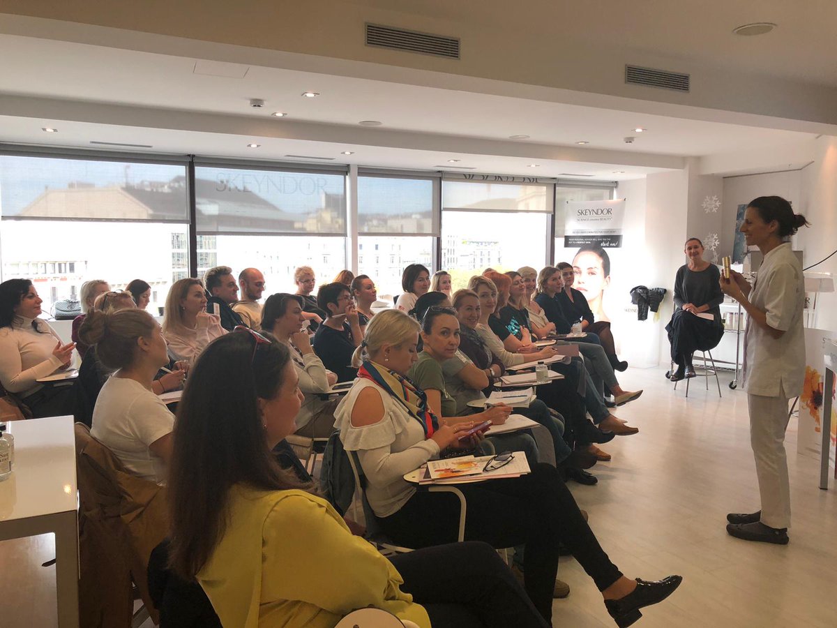skeyndor's tweet photo. Otra mañana de formación con el grupo de profesionales de Rusia en #SKEYNDORacademy Barcelona. Hoy ha tocado conocer de primera mano novedades como #TimelessProdigy, nuestras nuevas #SKEYNDORampollas #UNIQCURE y las extraordinarias #mascarillas #MyMask. https://t.co/pB7LfExSx2