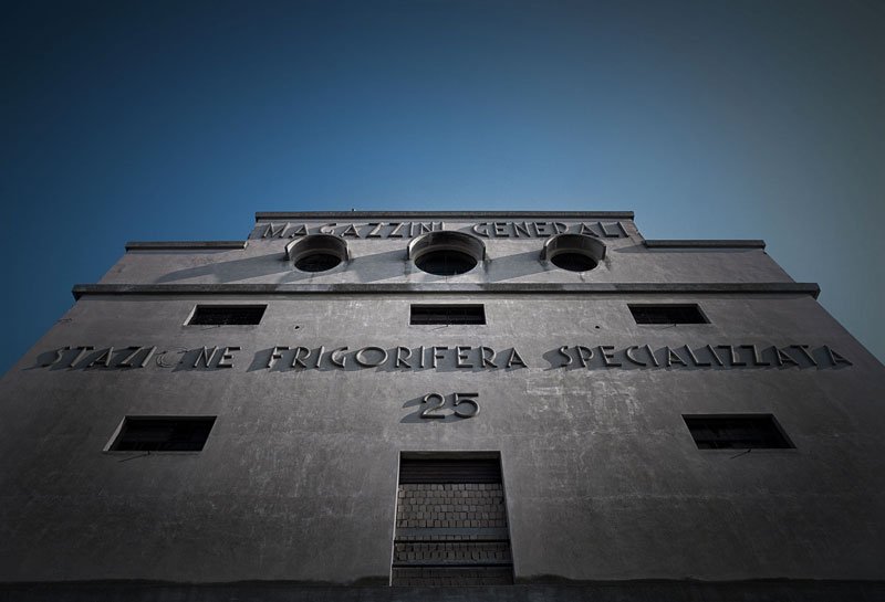 Mauro Galbusera Presidente di Assimp ha a cuore i progetti e i luoghi di #Verona, per questo patrocina la #mostra fotografica dedicata agli ex Magazzini Generali del fotografo <a href="/MAURIZIOMARCATO/">MAURIZIO MARCATO</a>. Scopri dove e quando si potranno ammirare le opere! bit.ly/2zpRCCt