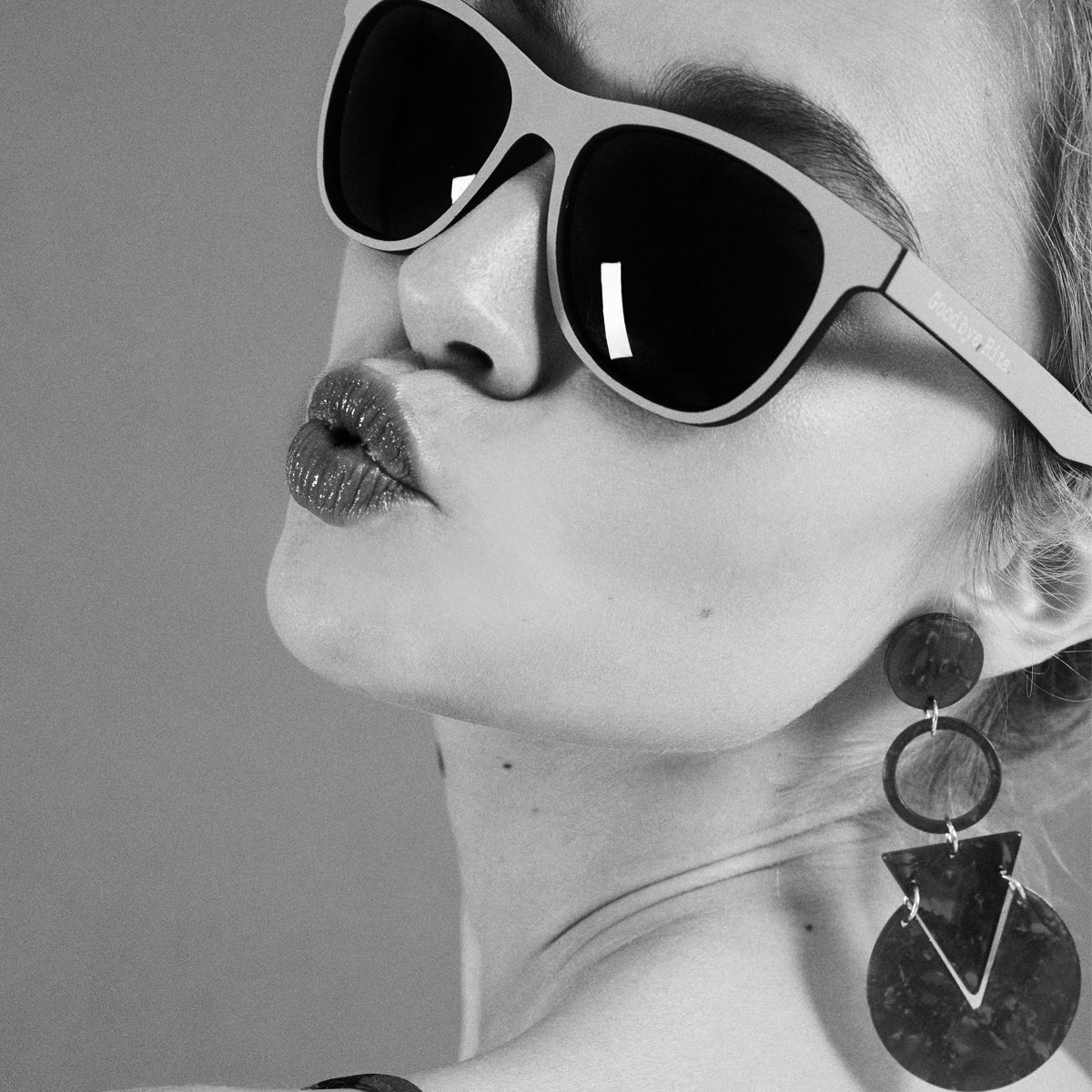 M O N D A Y | Kisses from GBR 
goodbyerita.com
.
_______
.
.
#GoodbyeRita  #polarizedsunglasses #queremoscambiarlaformadeverlascosas #ganasdesumar #gafasdesol #GoodbyeRitaCelebsBrand #LpGBR #NewCampaign #SonnyGBR #sunglasses