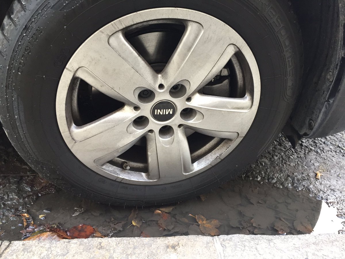 Kerbrash proof wheels on the <a href="/mini_ireland/">Mini Ireland</a> Countryman. I like that a lot.