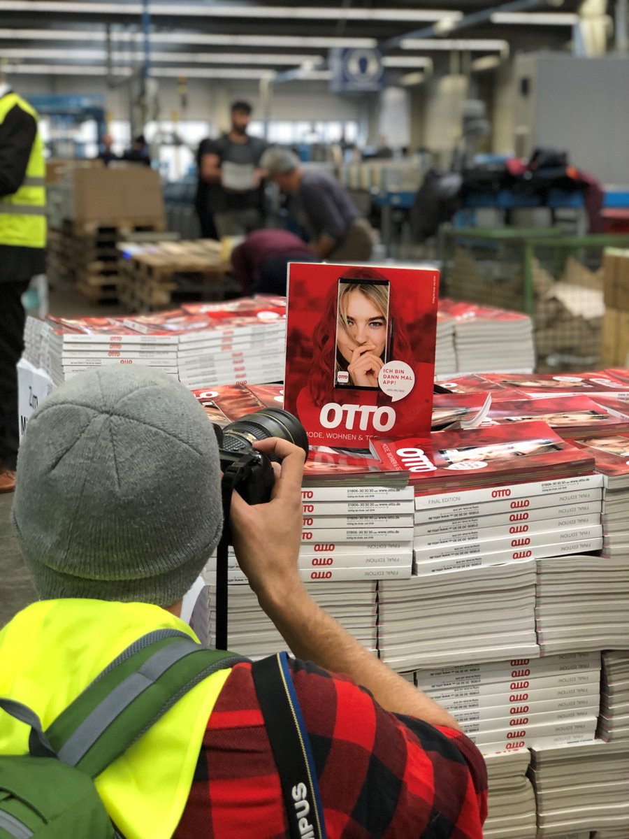 OttoGroup_Com's tweet photo. Die Welt schaut nach #Nürnberg, denn dort wird heute der letzte #OTTOKatalog gedruckt! Kollege @zunicker von #OTTOCOMMS war vor Ort und hat einige Eindrücke geschickt. #daisdasDing #Digitalisierung #digitalerWandel https://t.co/bAG9SWhUCx