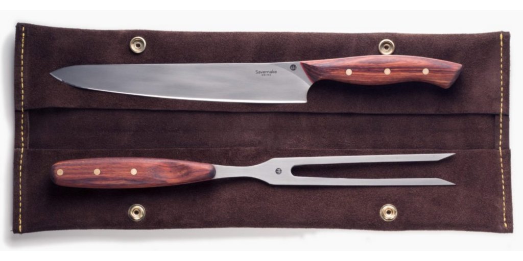SavernakeKnives's tweet photo. The Savernake Carving Set - The fork has been designed to be held very comfortably in both a fist & conventional grip & the long slender blade deals with large roasts as well as the most delicate grouse. Christmas sorted. #carvingset #knifeset #kitchenknives #bespoke #carving https://t.co/cJGm11IyHN