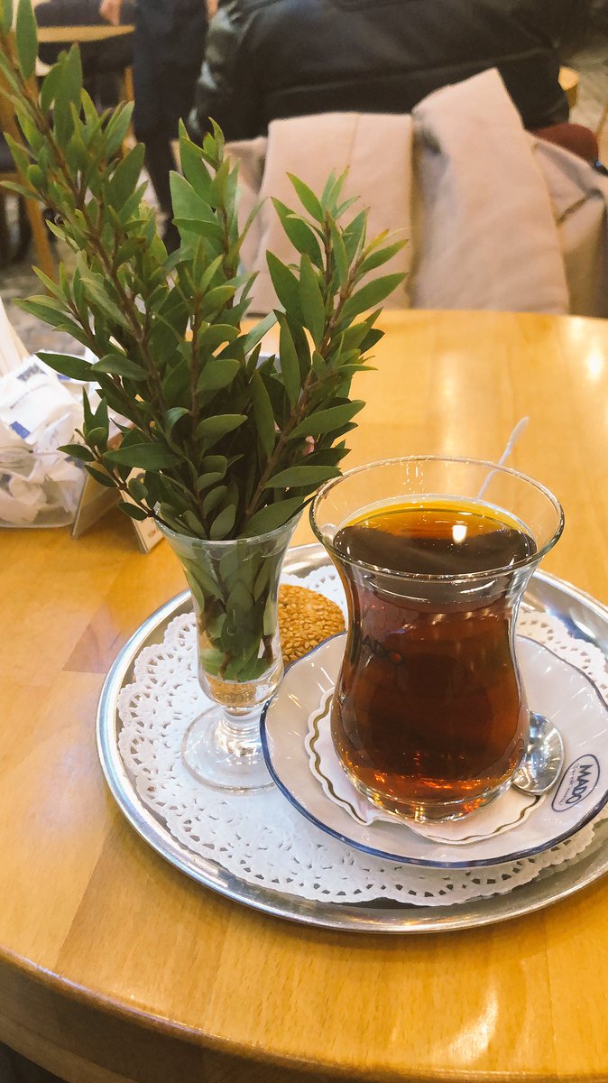 Çay istedim böyle geldi bu yanında ki otu ne yapıyoruz şimdi <a href="/MADOglobal/">MADO</a>