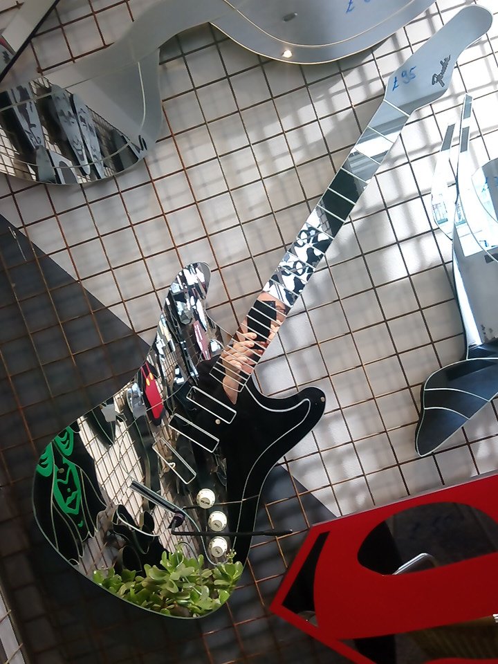 sworldsally's tweet photo. For you musicians and music lovers #wow #hastingsonline #funkychristmas unique handmade mirrors at Wow https://t.co/1j1aJs8qLR