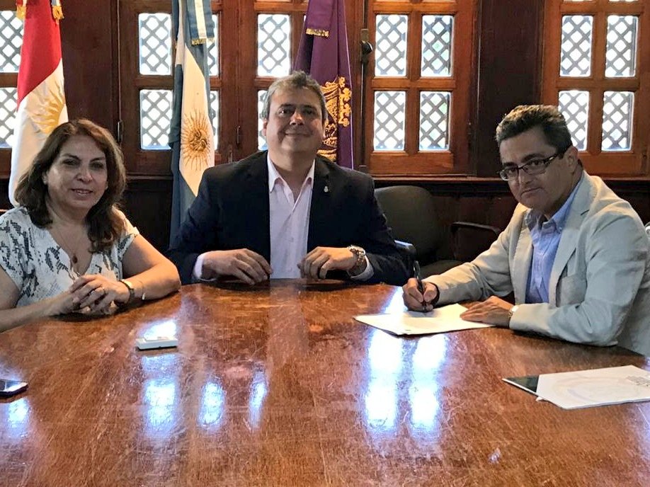 PizziRogelio's tweet photo. A partir de este Acuerdo nuestros estudiantes de la Carrera de Nutrición podrán realizar sus prácticas en los Centros de Salud municipales #CreceMédicas 🏥 https://t.co/0UnuI8Sbb6